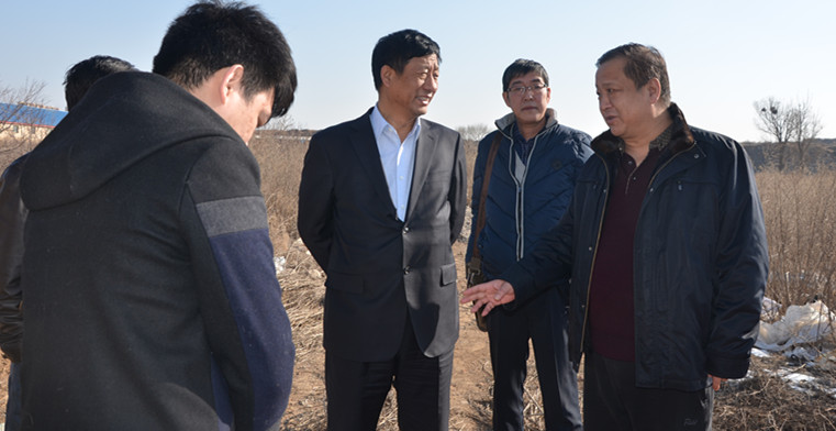實地察看車站北街的斷頭路。.jpg
